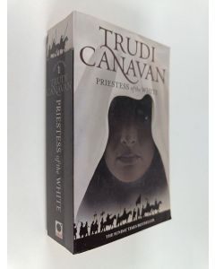 Kirjailijan Trudi Canavan käytetty kirja Priestess of the white