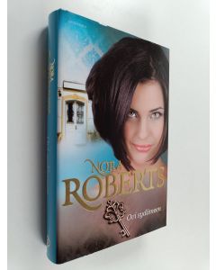 Kirjailijan Nora Roberts käytetty kirja Ovi sydämeen (ERINOMAINEN)