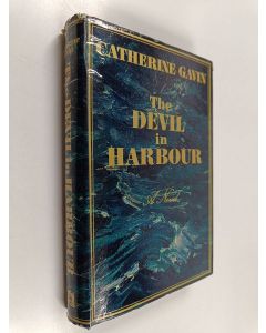 Kirjailijan Catherine Gavin käytetty kirja The Devil in Harbour