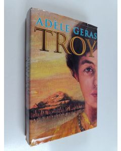 Kirjailijan Adele Geras käytetty kirja Troy