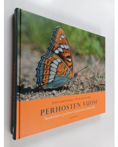 Kirjailijan Jussi Murtosaari & Petri Mäntynen käytetty kirja Perhosten vuosi : suomalaiset perhoset saaristosta tuntureille