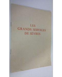 Kirjailijan Musee national de ceramique Sevres käytetty teos Les grands services de sevres 25. mai - 29. juillet