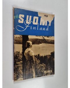 Kirjailijan Börje Sandberg käytetty kirja Suomi Finland : Tuhansien järvien maa = De tusen sjöars Land = Das Land der tausend Seen = The Land of A Thousand Lakes = Le pays des mille lacs