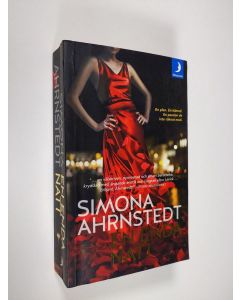 Kirjailijan Simona Ahrnstedt käytetty kirja En enda natt