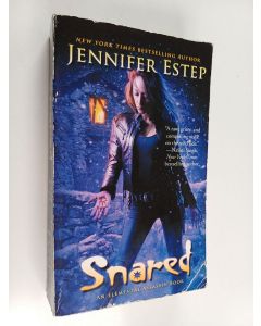 Kirjailijan Jennifer Estep käytetty kirja Snared