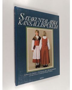 Kirjailijan Sirkka-Liisa Hakala käytetty kirja Satakuntalaisia kansallispukuja