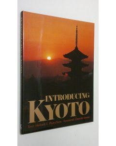Kirjailijan Herbert E. Plutschow käytetty kirja Introducing Kyoto