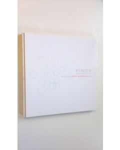 Kirjailijan Pauliina Savolainen käytetty kirja FINDS: Finland, Iceland, Norway, Denmark, Sweden: northern lights, eastern nights