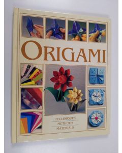 Kirjailijan Zülal Aytüra-Scheele käytetty kirja Origami : Techniques, methods, materials