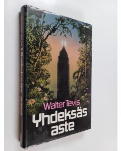 Kirjailijan Walter Tevis käytetty kirja Yhdeksäs aste