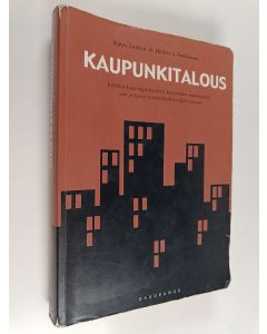 Kirjailijan Seppo Laakso käytetty kirja Kaupunkitalous : johdatus kaupungistumiseen, kaupunkien maankäyttöön sekä yritysten ja kotitalouksien sijoittumiseen