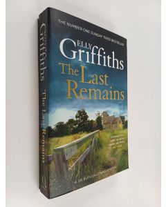 Kirjailijan Elly Griffiths käytetty kirja The last remains : a Dr Ruth Galloway mystery