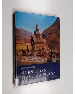 Kirjailijan Roar Hauglid käytetty kirja Norwegian stave churches