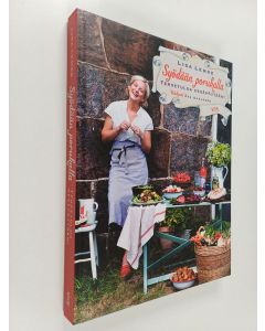 Kirjailijan Lisa Lemke käytetty kirja Syödään porukalla : tervetuloa kesäpöytään!