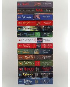 Kirjailijan Jennifer Estep käytetty kirja Elemental assasin 1-14 : Spider's bite ; Web of lies ; Venom ; Tangled threads ; Spider's Revenge ; By a Thread ; Widow's Web ; Deadly Sting ; Heart of Venom ; The Spider ; Poison Promise ; Black Widow ; Spider's 