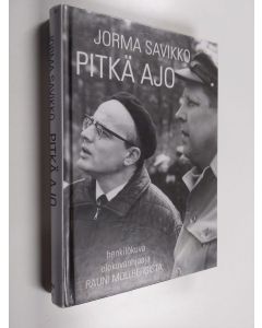 Kirjailijan Jorma Savikko käytetty kirja Pitkä ajo : henkilökuva elokuvaohjaaja Rauni Mollbergista