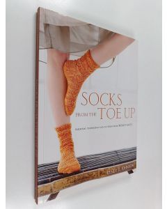 Kirjailijan Wendy D. Johnson käytetty kirja Socks from the toe up : essential techniques and patterns from Wendy knits