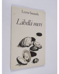Kirjailijan Leena Suutarla käytetty kirja Lähellä meri : runoja