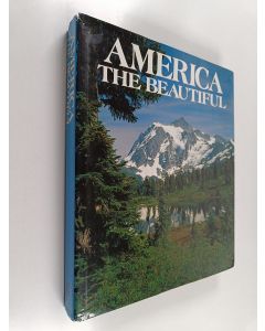käytetty kirja America the Beautiful