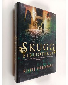 Kirjailijan Mikkel Birkegaard käytetty kirja Skuggbiblioteket