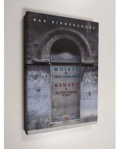 Kirjailijan Rax Rinnekangas käytetty kirja Muisti on valon toinen kieli = Memory is the other language of light