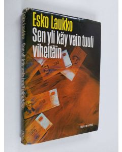 Kirjailijan Esko Laukko käytetty kirja Sen yli käy vain tuuli viheltäin