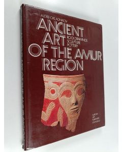 Kirjailijan A. P. Okladnikov käytetty kirja Ancient art of the Amur region : rock drawings, sculpture, pottery