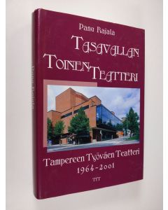 Kirjailijan Panu Rajala käytetty kirja Tasavallan toinen teatteri : Tampereen työväen teatteri 1964-2001 (tekijän omiste)