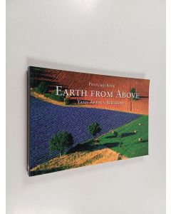 Kirjailijan Yann Arthus-Bertrand käytetty kirja Earth from above - Postcard book