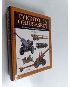 Kirjailijan Ian Hogg käytetty kirja Tykistö- ja ohjusaseet