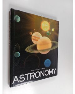 Kirjailijan Ian Morison & Margaret Penston käytetty kirja Astronomy