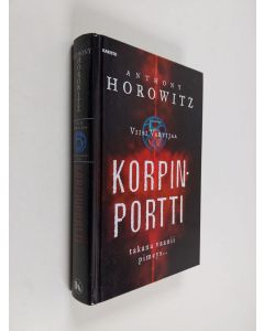 Kirjailijan Anthony Horowitz käytetty kirja Viisi vartijaa 1 : Korpinportti