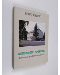 Kirjailijan Seppo Ervasti käytetty kirja 100 vuotta apteekkitoimintaa Kuusamossa