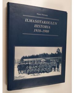 Kirjailijan Martti Peltonen käytetty kirja Ilmasotakoulun historia 1918-1980