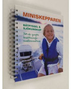 Kirjailijan Carina Norberg käytetty teos Miniskepparen båtpyssel & sjökunskap : för de yngre besättningsmedlemmarna