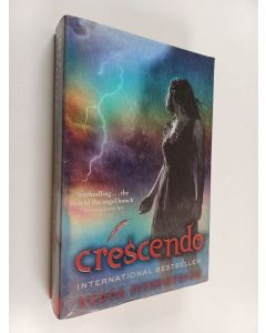 Kirjailijan Becca Fitzpatrick käytetty kirja Crescendo