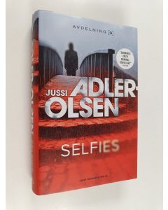 Kirjailijan Jussi Adler-Olsen käytetty kirja Selfies