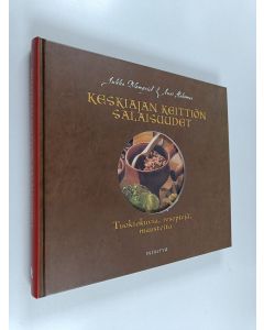 Kirjailijan Auri Hakomaa & Jukka Blomqvist käytetty kirja Keskiajan keittiön salaisuudet : tuokiokuvia, reseptejä, mausteita