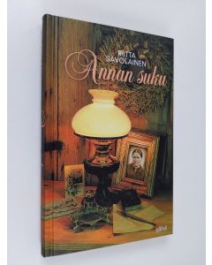Kirjailijan Riitta Savolainen käytetty kirja Annan suku (ERINOMAINEN)