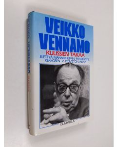 Kirjailijan Veikko Vennamo käytetty kirja Kulissien takaa : elettyä Mannerheimin, Paasikiven, Kekkosen ja Koiviston aikaa