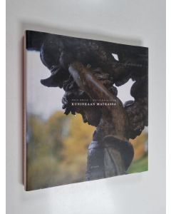 Kirjailijan Arja Brück käytetty kirja Kuninkaan matkassa