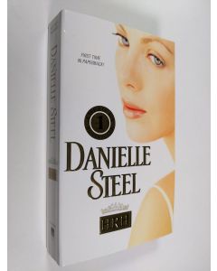 Kirjailijan Danielle Steel käytetty kirja H.R.H