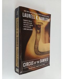 Kirjailijan Laurell K. Hamilton käytetty kirja Circus of the Damned