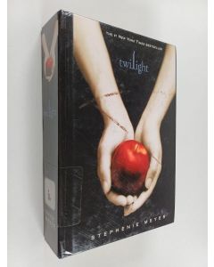 Kirjailijan Stephanie Meyer käytetty kirja Twilight