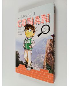 Kirjailijan Gosho Aoyama käytetty kirja Salapoliisi Conan 68