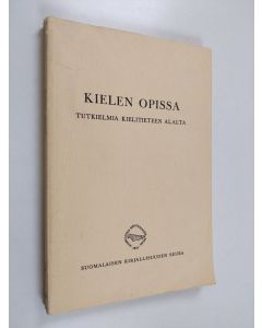 Tekijän Toivo Vuorela  käytetty kirja Kielen opissa : tutkielmia kielitieteen alalta