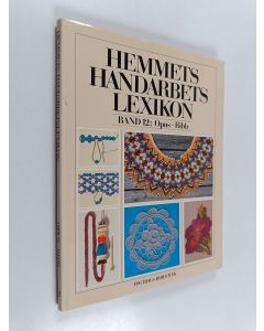 Kirjailijan Marie Henschen käytetty kirja Hemmets handarbets lexikon band 12 : Opus-Ribb