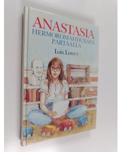 Kirjailijan Lois Lowry käytetty kirja Anastasia hermoromahduksen partaalla