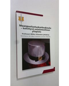 Tekijän Aki-Mauri ym. Huhtinen  käytetty kirja Maanpuolustuskorkeakoulu - kehittyvä sotatieteellinen yliopisto : professori Mikko Viitasalon juhlakirja (ERINOMAINEN)