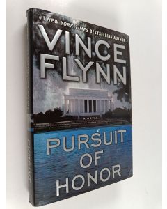 Kirjailijan Vince Flynn käytetty kirja Pursuit of Honor - A Novel